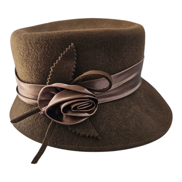 Vintage-Style Brown Felt Hat with Satin Rose Accent – 56 cm - Picture 1 of 8